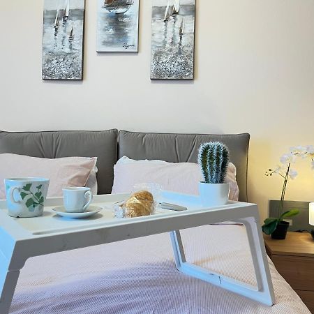 Appartamento A Pochi Passi Dalla Stazione Comodo A Coppie E Famiglie, Casa Ferrucci โกลเลญโญ ภายนอก รูปภาพ